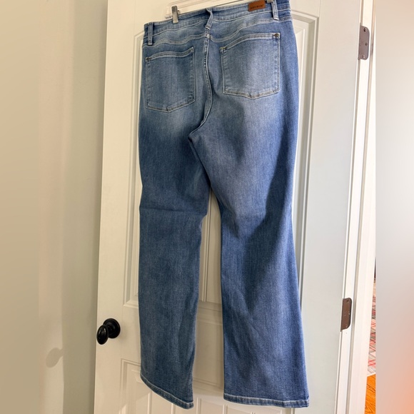 Judy Blue Flare Jeans in Classic Blue - Picture 3 of 3